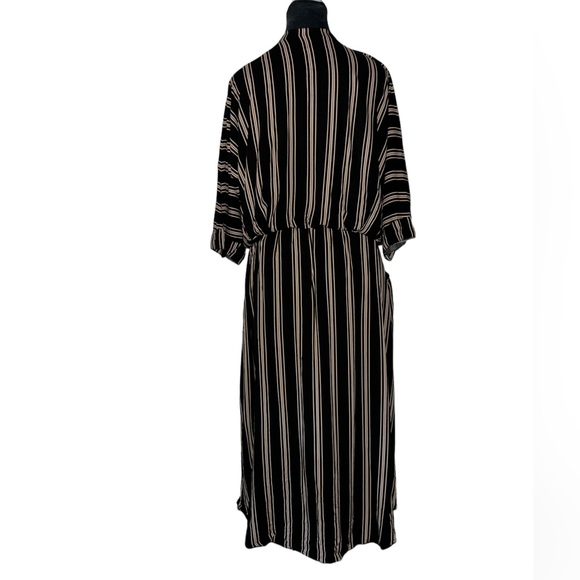 Uma and Leopold anthropology flowy relaxed fit flattering on so many figures - Picture 2 of 6